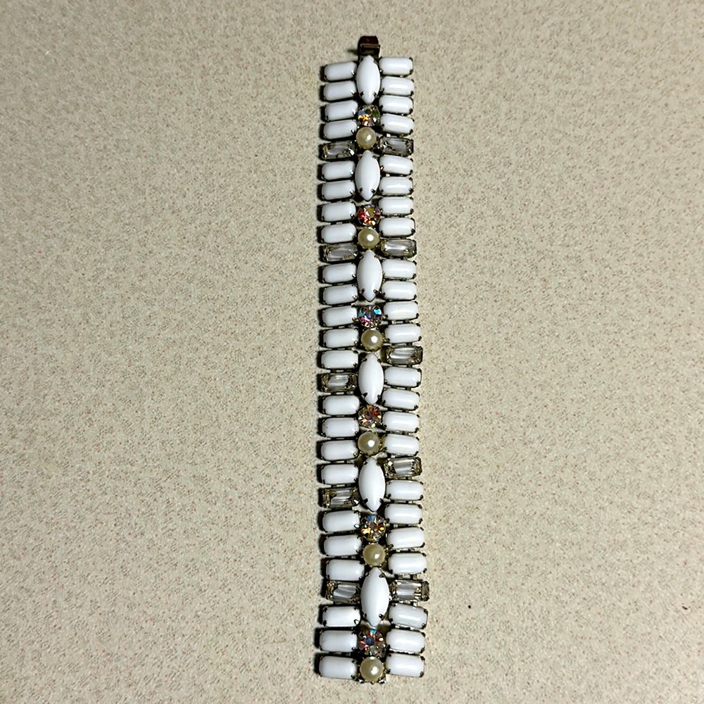 Vintage Kramer of NY silver tone milk glass faux pearl rhinestone bracelet (568)
